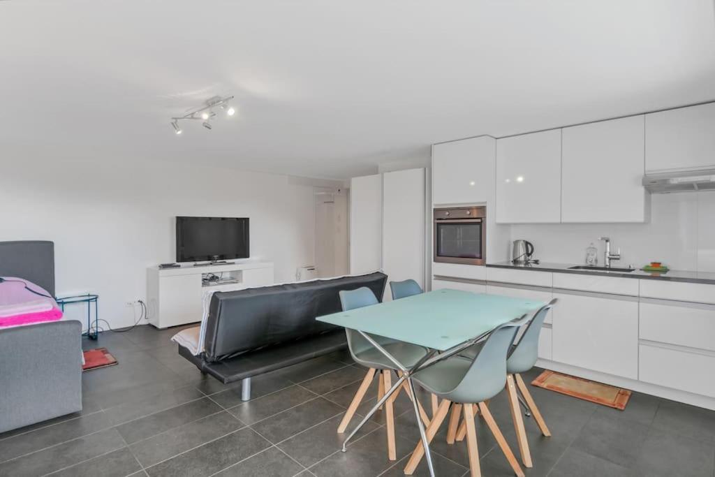 Studio, Meuble, Jolie Terrasse, Parking Gratuit Apartment Neuchatel Luaran gambar