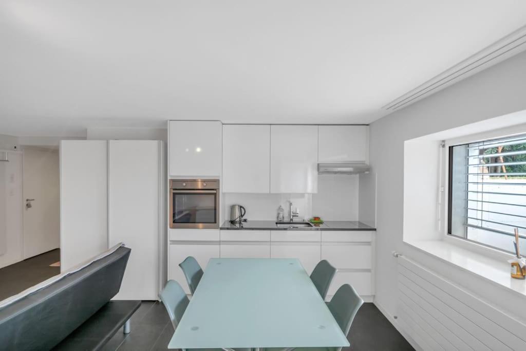 Studio, Meuble, Jolie Terrasse, Parking Gratuit Apartment Neuchatel Luaran gambar